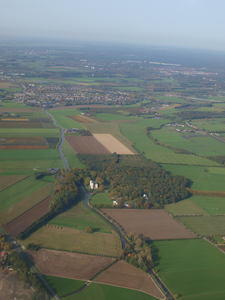 849872 Luchtfoto van de Kromme Rijn te Werkhoven (gemeente Bunnik), met het kasteel Beverweerd (Beverweertseweg 60).